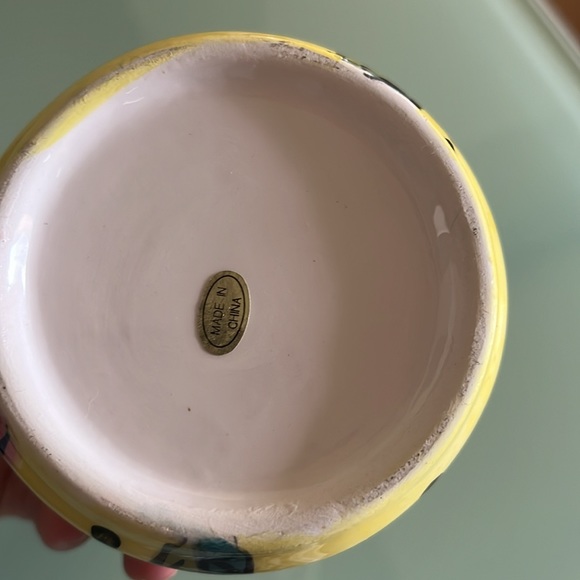 Abstract Yellow Flower design napkin holder and sugar dispenser set - Picture 3 of 5